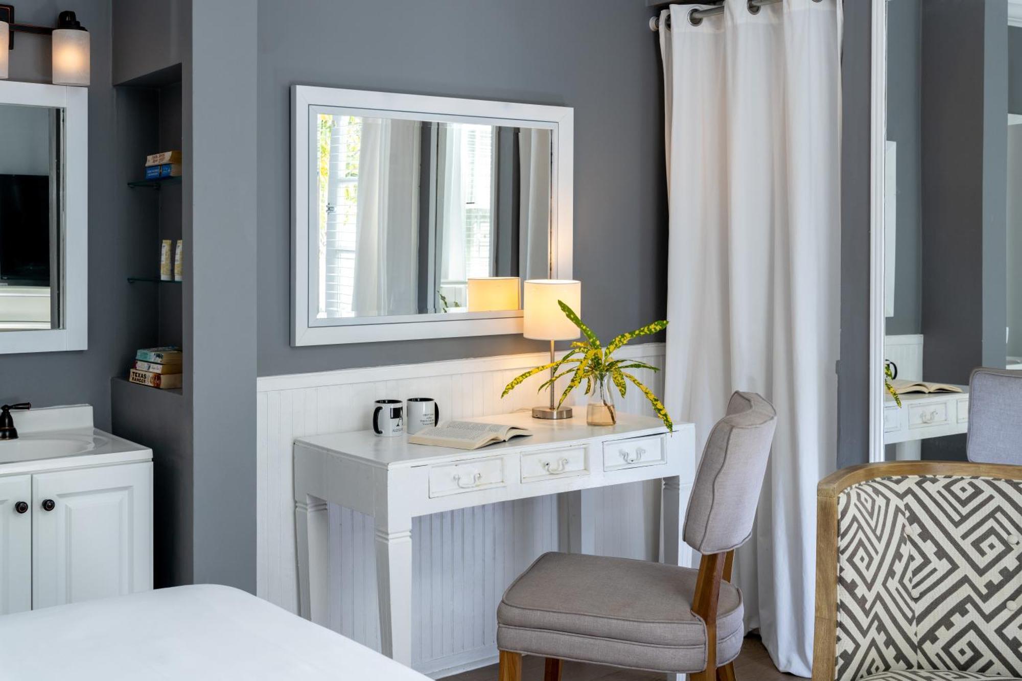 Alexander'S Guesthouse-Adult Exclusive, Lgbtq Friendly Key West Oda fotoğraf