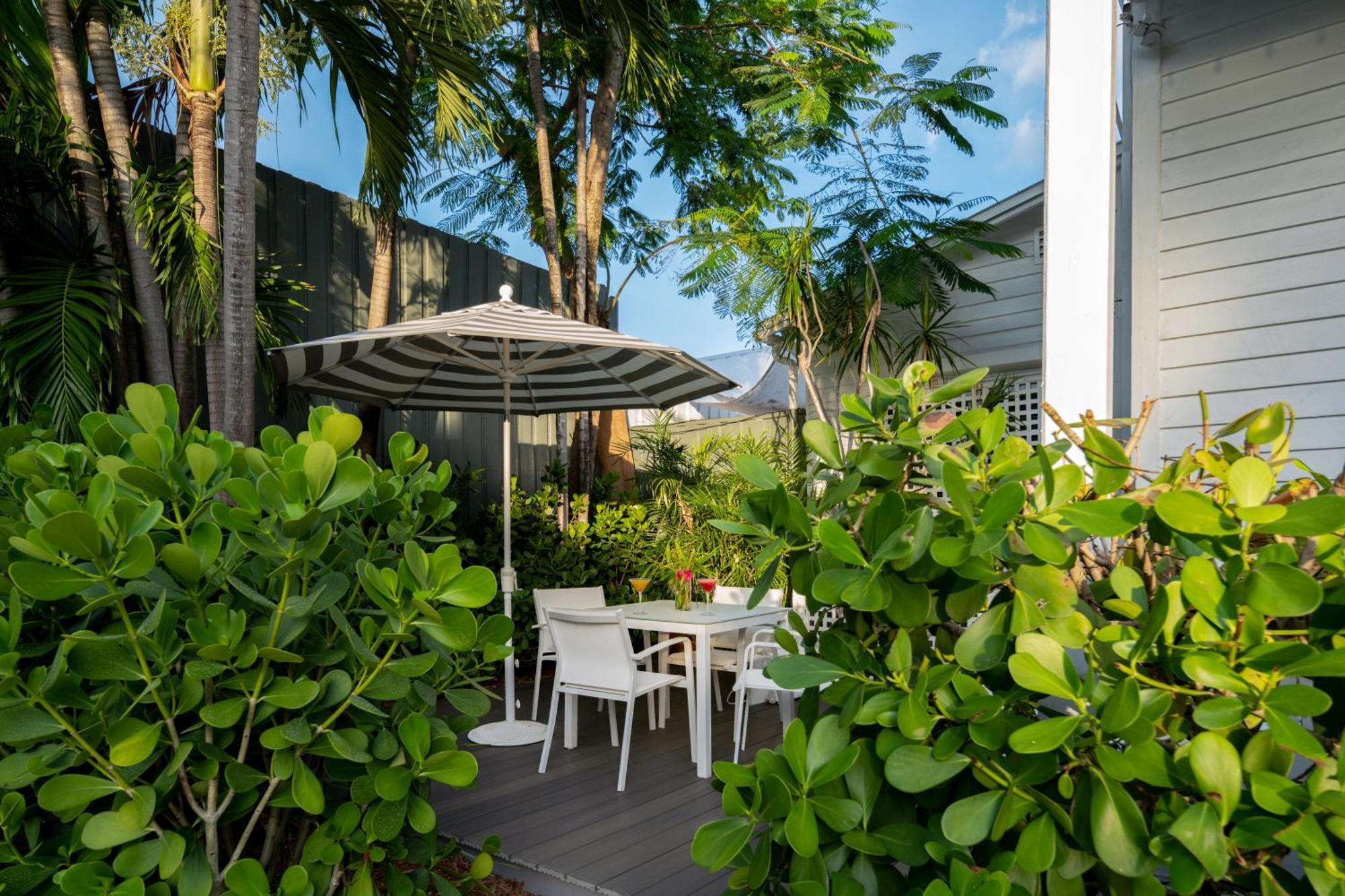 Alexander'S Guesthouse-Adult Exclusive, Lgbtq Friendly Key West Oda fotoğraf