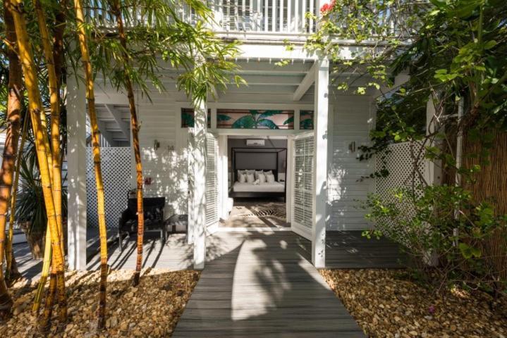 Alexander'S Guesthouse-Adult Exclusive, Lgbtq Friendly Key West Oda fotoğraf